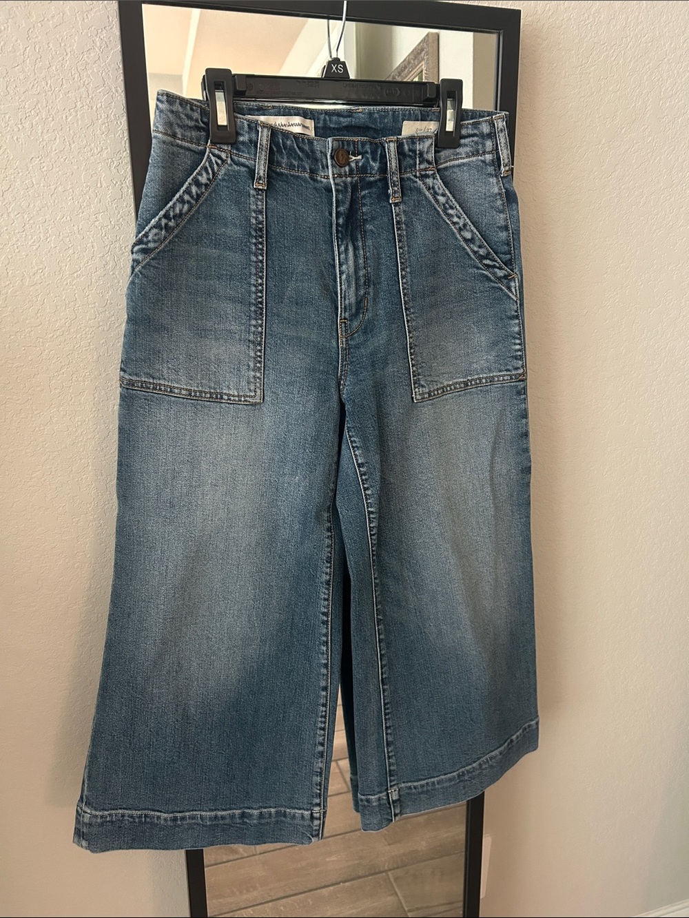 Pilcro and the Letterpress faded blue wide-leg cropped jeans